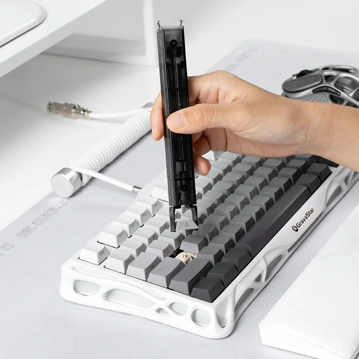 GravaStar Keycap & Switch 2-In-1 Puller（US Only） - Image 5